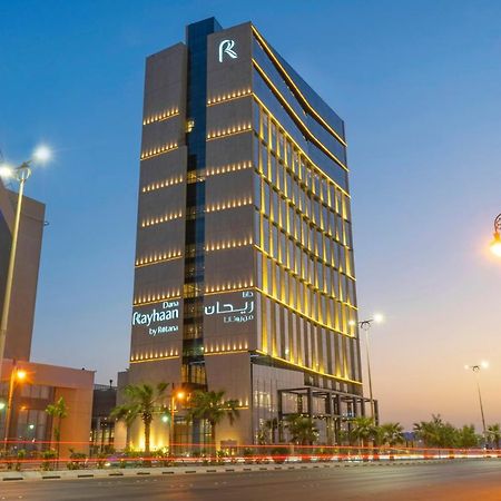 Hotel Dana Rayhaan By Rotana Dammam Exterior foto The hotel at night