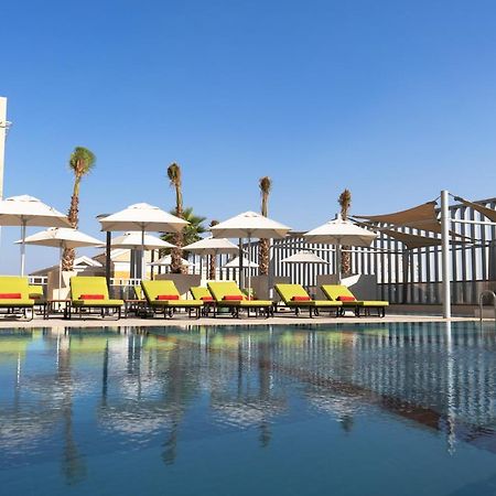 Hotel Dana Rayhaan By Rotana Dammam Exterior foto The pool at the hotel
