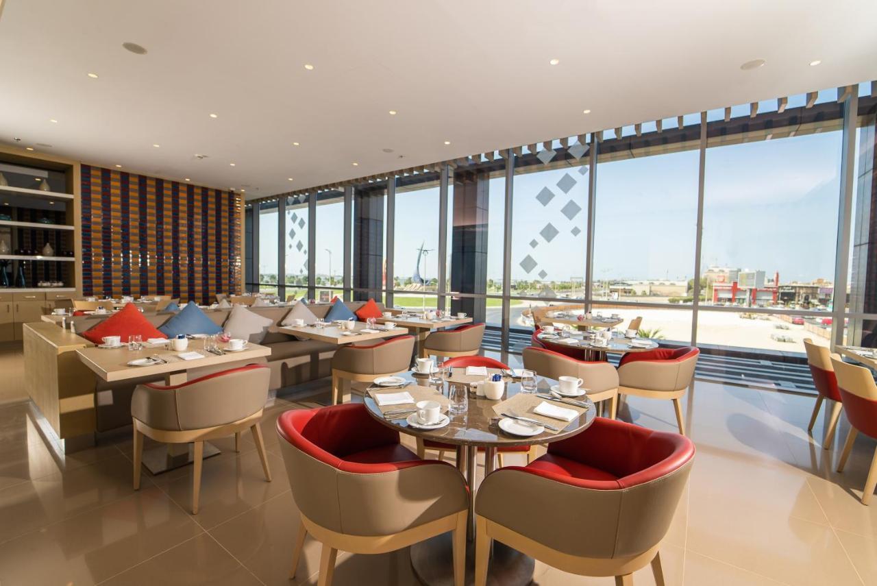 Hotel Dana Rayhaan By Rotana Dammam Exterior foto The lounge at the airport