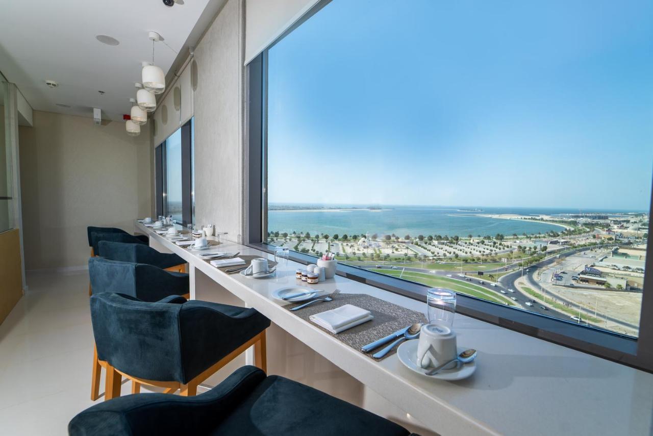 Hotel Dana Rayhaan By Rotana Dammam Exterior foto View from the lounge