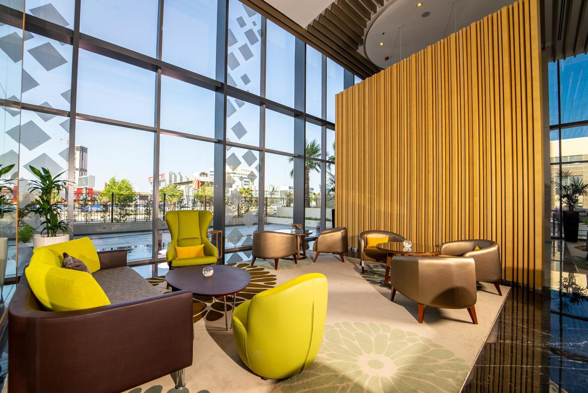Hotel Dana Rayhaan By Rotana Dammam Exterior foto The lounge at the airport