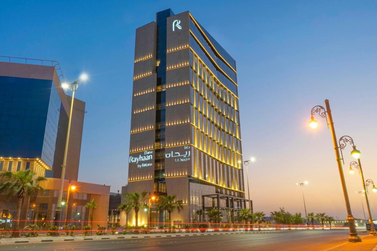 Hotel Dana Rayhaan By Rotana Dammam Exterior foto The hotel at night