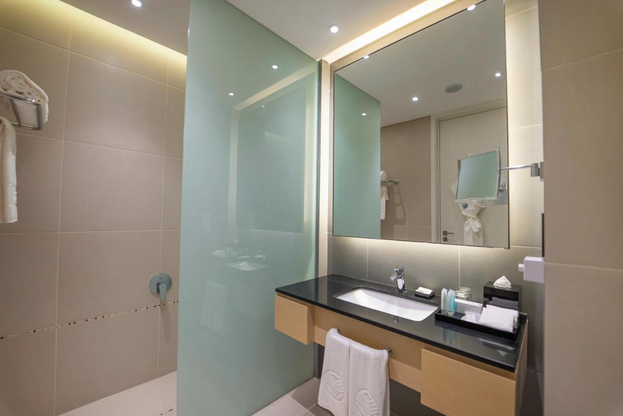 Hotel Dana Rayhaan By Rotana Dammam Exterior foto Bathroom