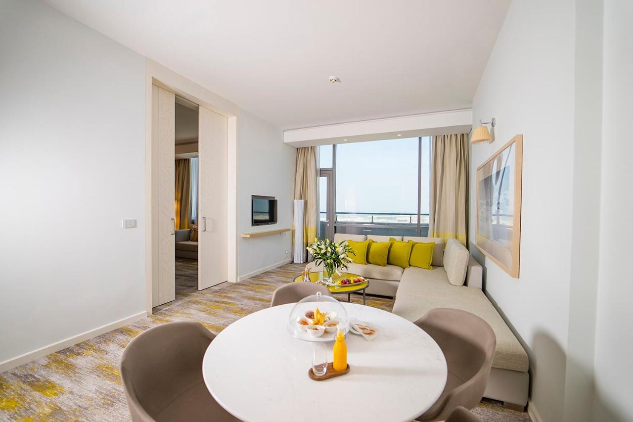 Hotel Dana Rayhaan By Rotana Dammam Exterior foto A suite at the hotel